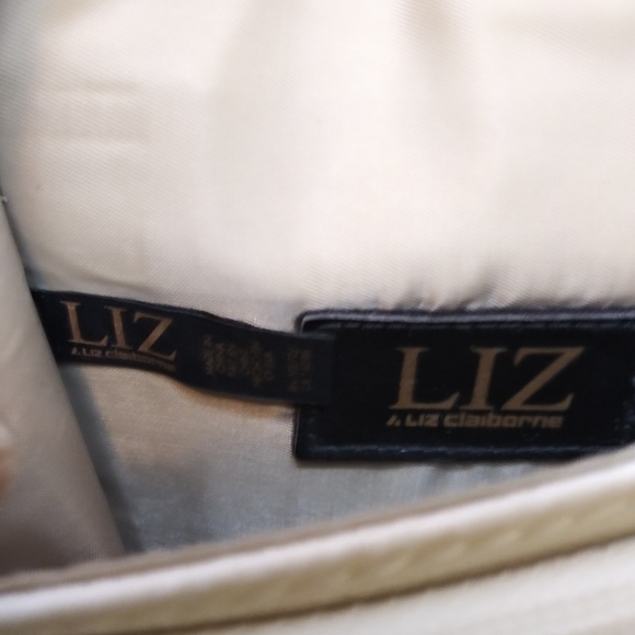 Liz Claiborne crossbody wallet - Picture 3 of 6